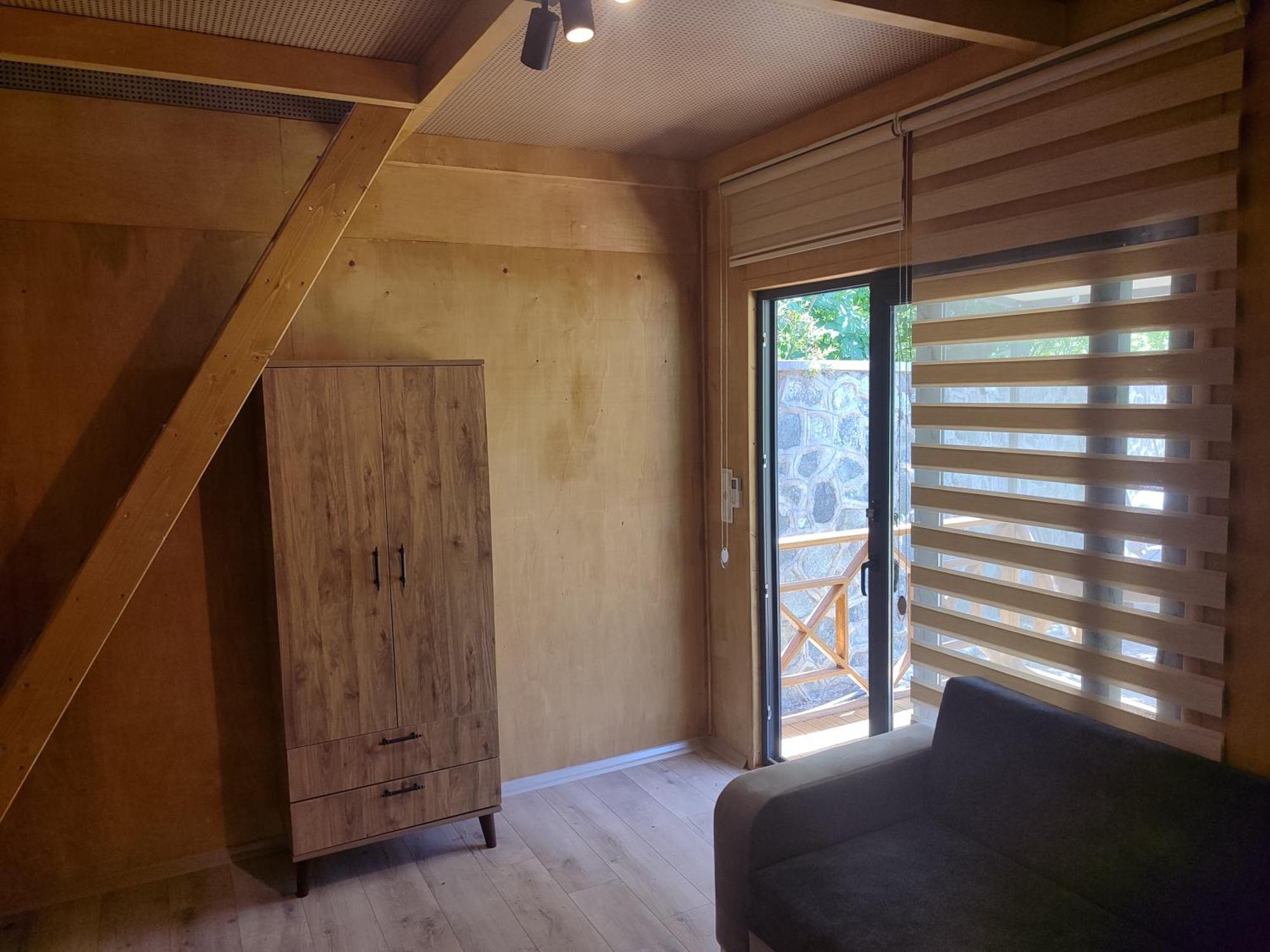 Farmside Hotel *